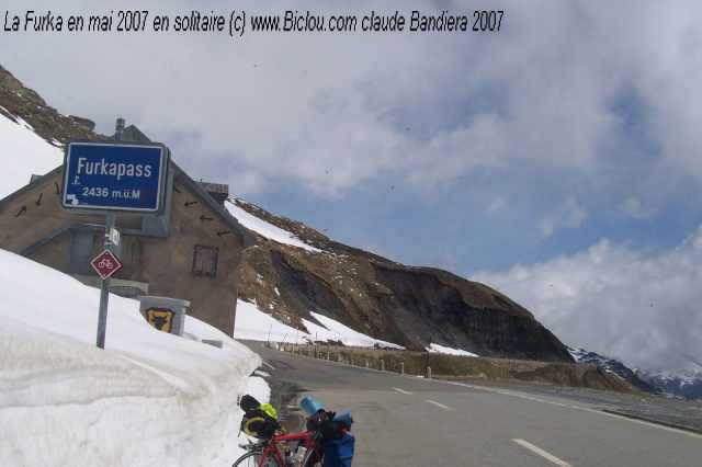 Le col de la Furka désert blanc et venté