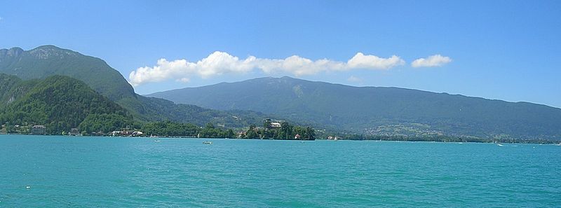 Le semnoz ou cret du chatillon au dessus du lac d'annecy, vue de Talloires