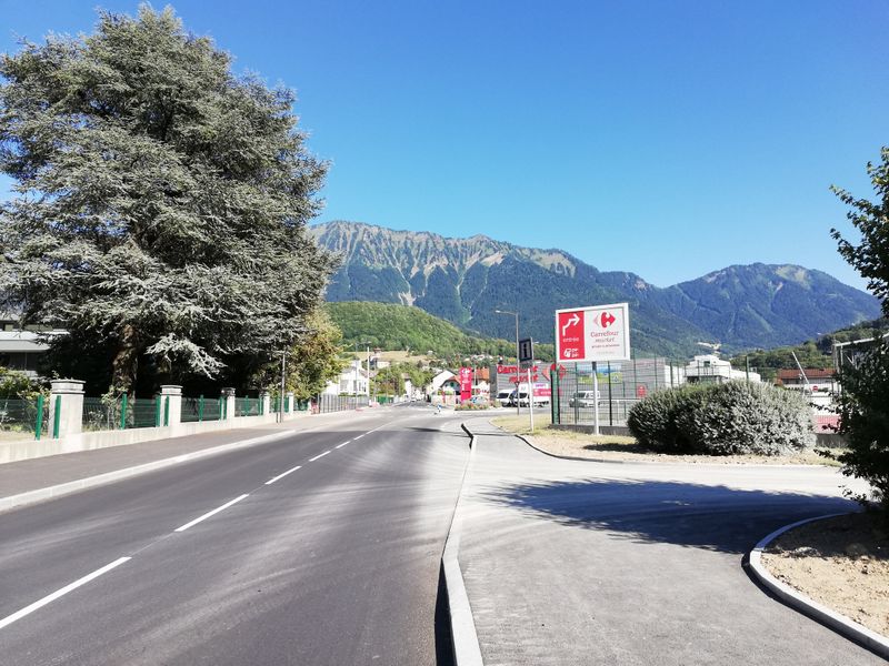 Faverges : Arriv&eacute;e au giratoire de Carouf