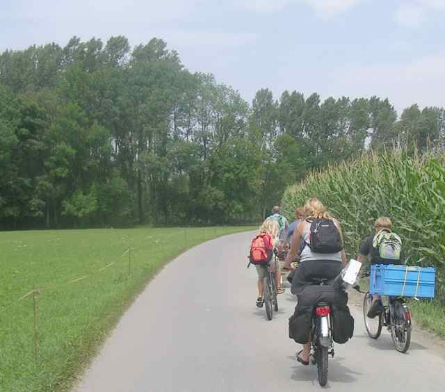 Façon-originale-de-transporter-ses-bagages-vu-en-Suisse