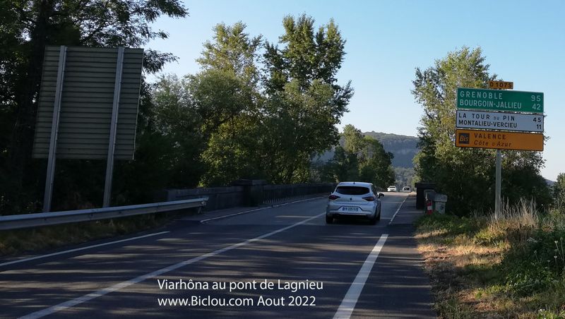 Viarh&ocirc;na sur le pont de Lagnieu en 2022 : Serrez bien guidon et Fesses ..