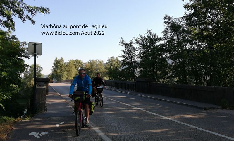 Sur ViaRhona : Sacochards &agrave; la sortie du Pont de Lagnieu (2022)