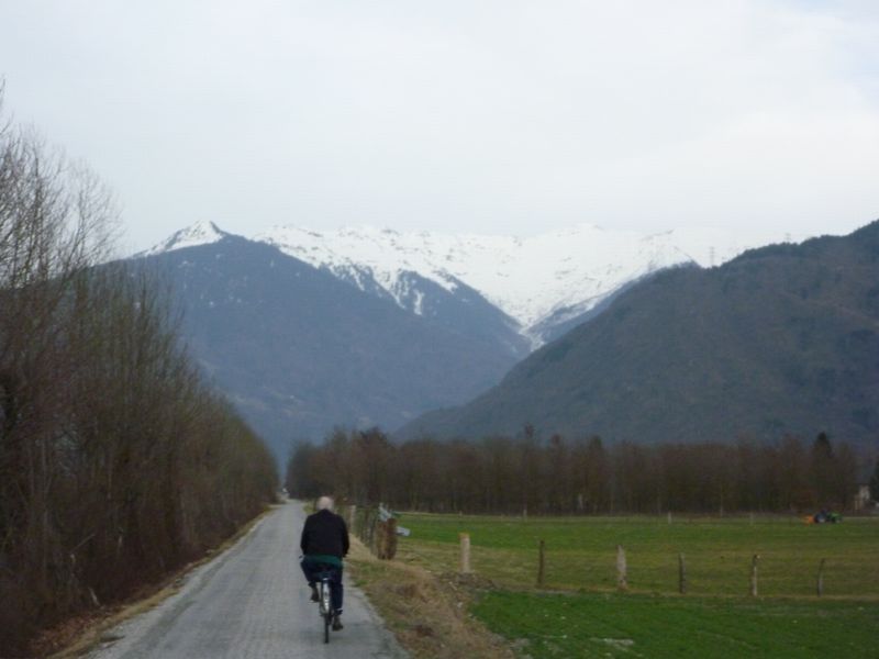 Route sur berges de l'is�re avant Albertyville en vue du Beaufortin