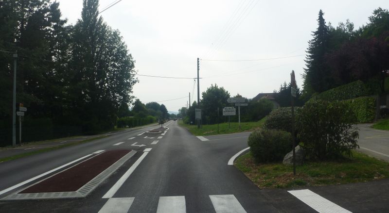 Entr�e voie verte Angon en 2011, en fait faut prendre le passage pi�tons, on se fou de nous ..