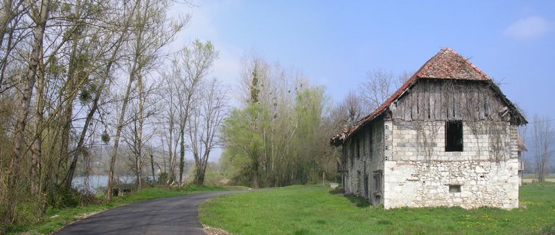 Le long du rh&ocirc;ne sur la piste cyclable &agrave; La Balme