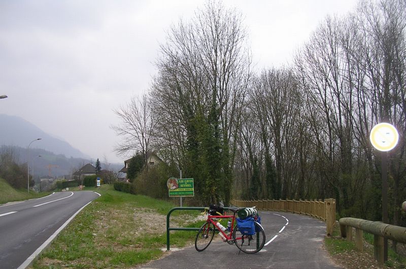 Seyssel, le d&eacute;but de la piste cyclable