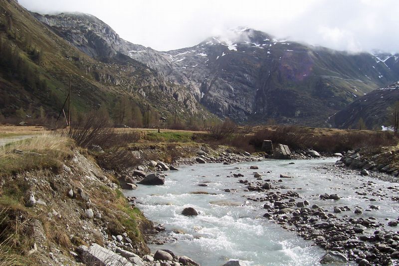 Les sources du Rh&ocirc;ne &agrave; Glestsch et le reste du glacier du Rh&ocirc;ne