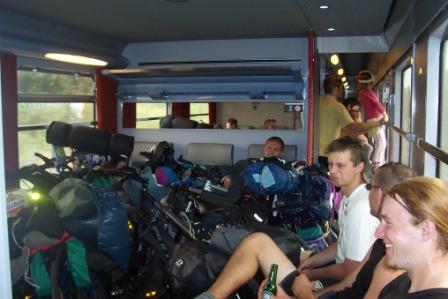 Ambiance de voyage &agrave; v&eacute;lo dans le Ter Dijon Lyon