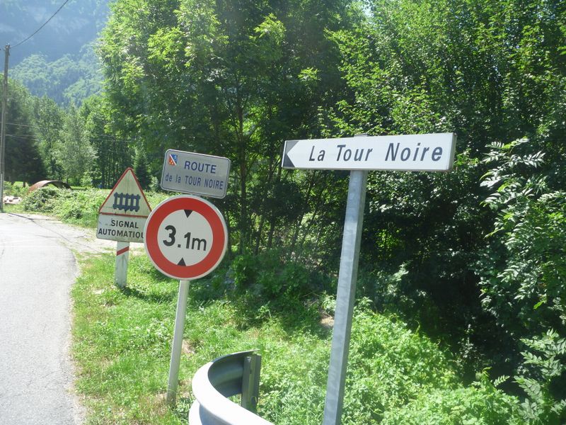 Route de la Tour Noire en vall&eacute;e d'arve