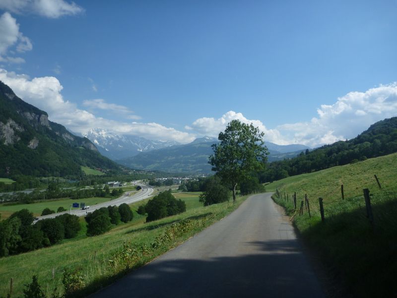 Petite route en vall&eacute;e d'Arve