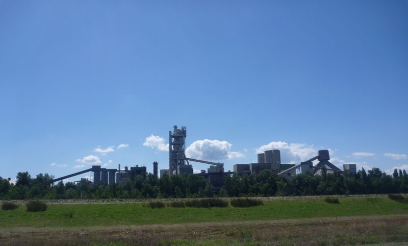 La cimenterie Vicat, attraction sur la via Rh&ocirc;na en 2010 