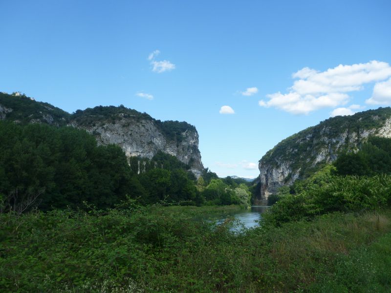 Le d&eacute;fil&eacute; de La Balme en is&egrave;re, trac&eacute; par le fleuve Rh&ocirc;ne