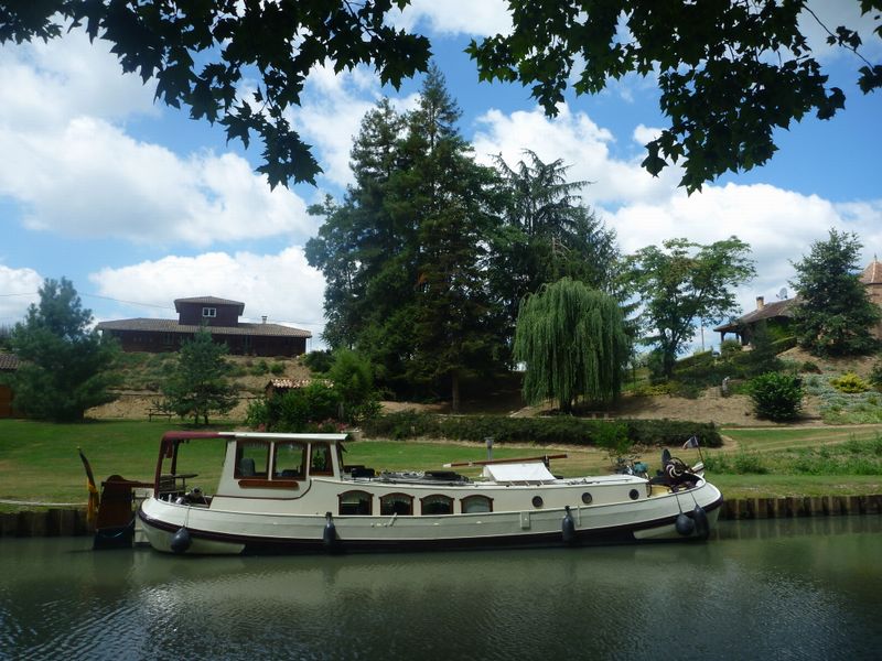 P&eacute;niche de luxe amar&eacute;e pr&egrave;s d'une r&eacute;sidence de luxe sur le canal lat&eacute;ral &agrave; la Garonne en 2010