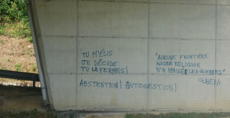 Lu en passant sous un pont le long du canal en 2010 : tu m'&eacute;lis je d&eacute;cide tu la fermes