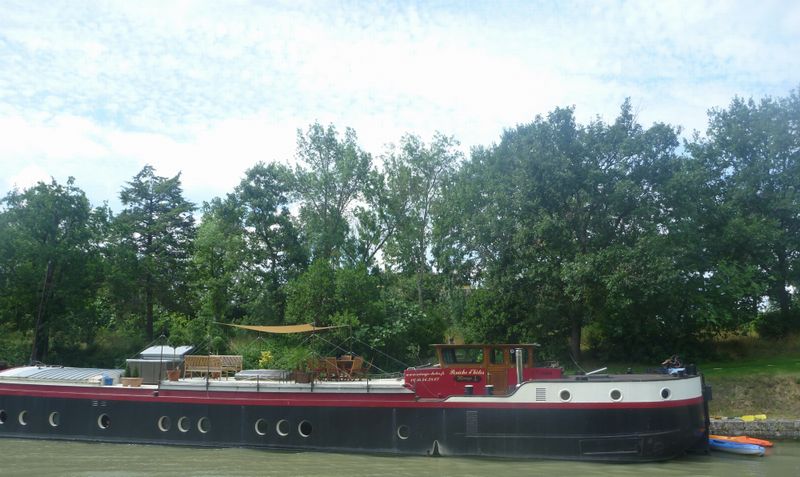 Une des nombreuses belles p&eacute;niches sur le canal du midi en 2010
