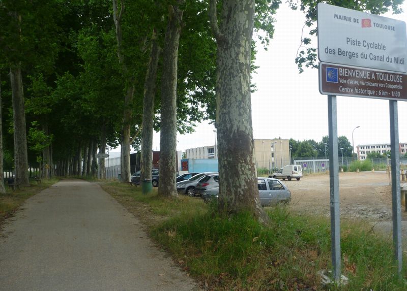 Arriv&eacute;e de la piste cyclable &agrave; Toulouse, en m&ecirc;me temps et lieu que les jacquaires en route vers Compostelle