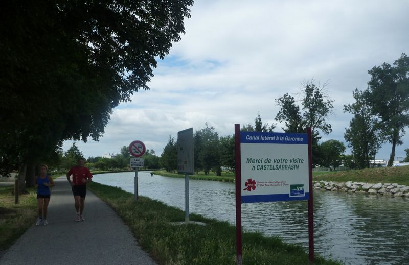Goudron sur la piste cyclable du canal &agrave; castelsarrasin en 2010