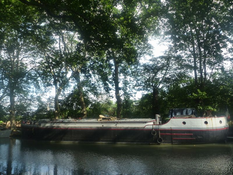 Belle p&eacute;niche sur le canal du midi en 2010