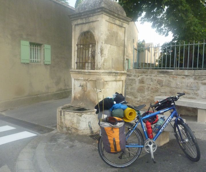 Fontaine de Jouvence à saint Rémi de Provence pour un cyclotouriste en goguette en 2010