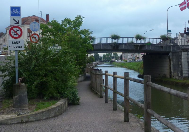 La voie verte le long du canal &agrave; Paray le Monial : Lol