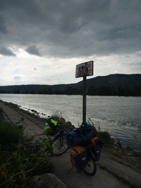 Mieux vaut savoir nager sur la via rh&ocirc;na au sud de Valence, les pieds dans l'eau en effet