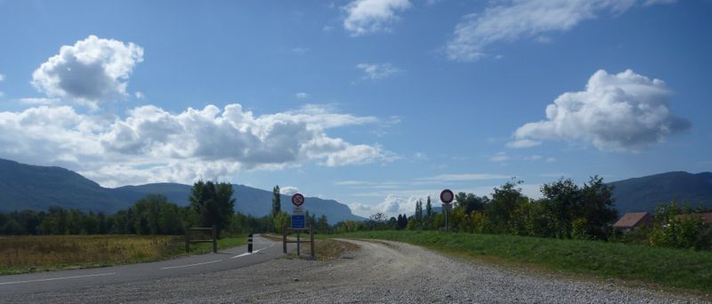 Fin , sans explication de la voie verte Via rh&ocirc;na &agrave; Virignin, on va ou la ? se demandent les hollandais, allemands, sacochards de tous pays unissez vous et criez &agrave; l'unisson..
