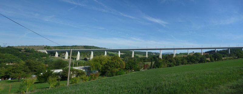 Le viaduc du Tgv du c&ocirc;t&eacute; de Gr&acirc;ne en Dr&ocirc;me