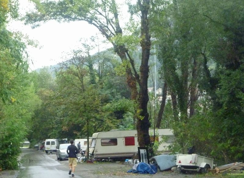 La piste cyclable &agrave; grenoble en 2010 entre camps de Roms et isere