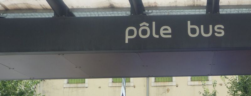 Point repere P&ocirc;le bus : le balisage passe au depart du p&ocirc;le bus