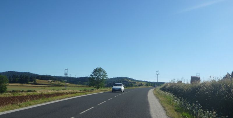 Pass&eacute; le Puy en route vers les monts du Deves sur la d&eacute;partemantale assez p&eacute;nible sans surlageur malgr&eacute; la place