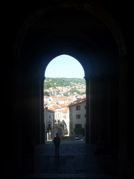 Fen&ecirc;tre sur le monde , depuis la cath&eacute;drale du sacr&eacute; coeur du Puy en Velay en 2010