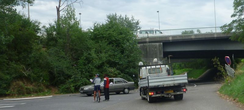Arriv&eacute; &agrave; ce pont plus de balisage .. curieux non ?
