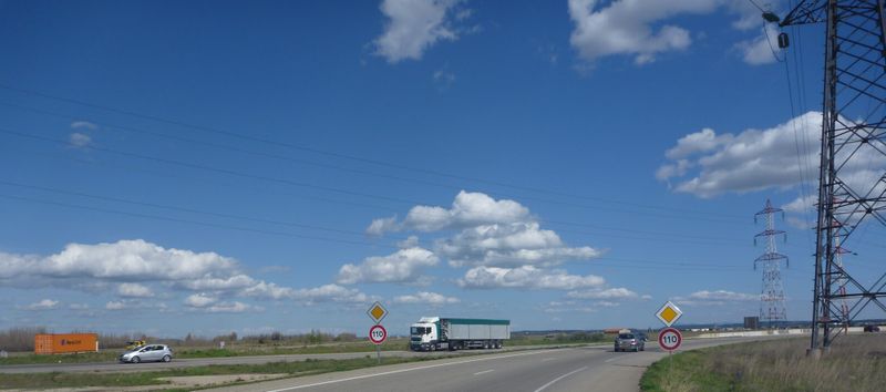 La route de Fos vers Istres est nationale et &agrave; quatre voies, et les v&eacute;los passent ou ?