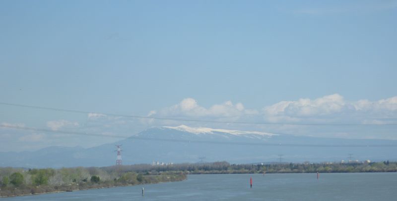 Le mont ventoux vu des bords du Rh&ocirc;ne en 2010