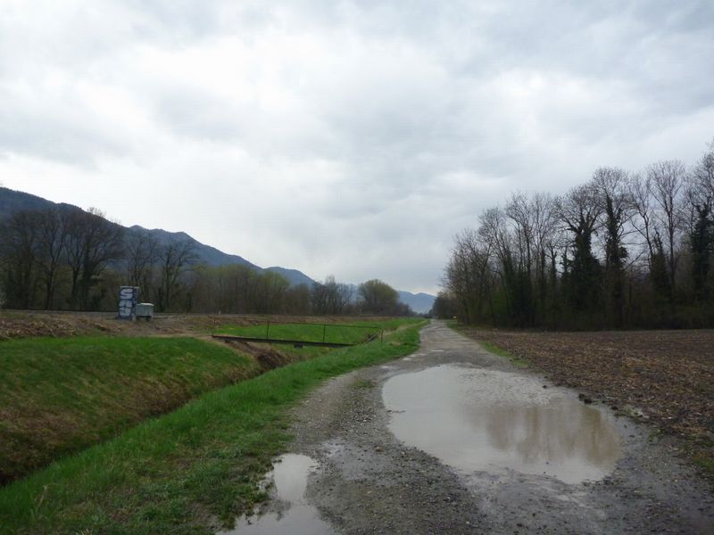 Chemin parall&egrave;le &agrave; la route et au chemin de fer vers le Cheylas 