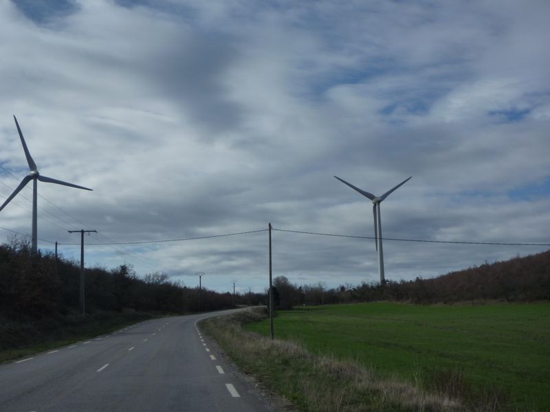 Les deux &eacute;oliennes du col de la R&eacute;para en Dr&ocirc;me en 2010