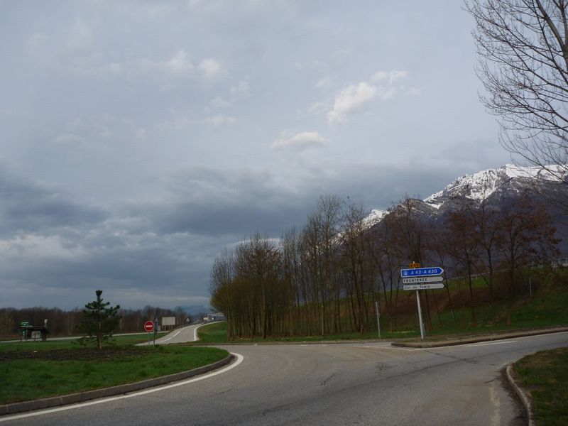 Le long de l'autoroute vers la zone artisanale de Frontenex Savoie &agrave; v&eacute;lo en 2010
