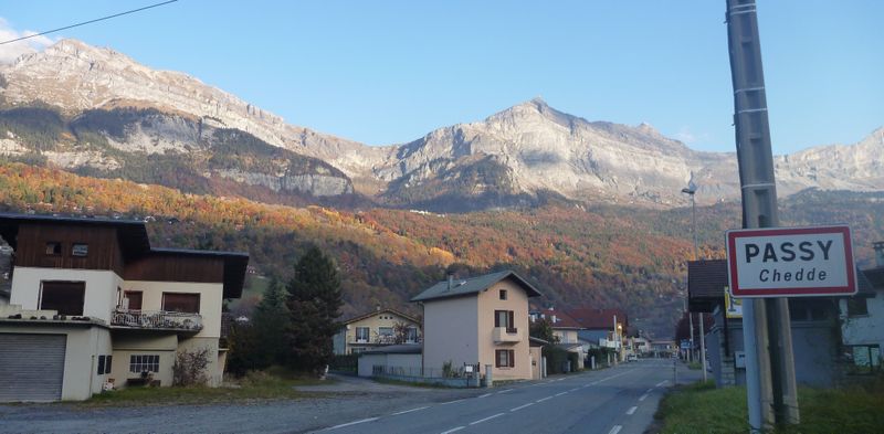 Au pied du mur &agrave; Passy