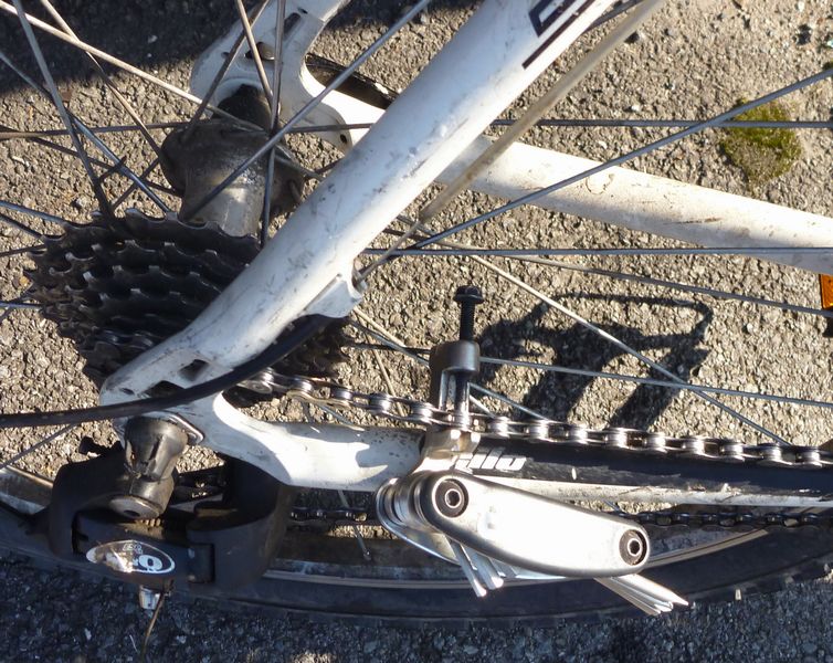 Bris de chaine, heureusemnt y avait d&eacute;rive chaine et un gars sympa.. qd aux cyclos ..