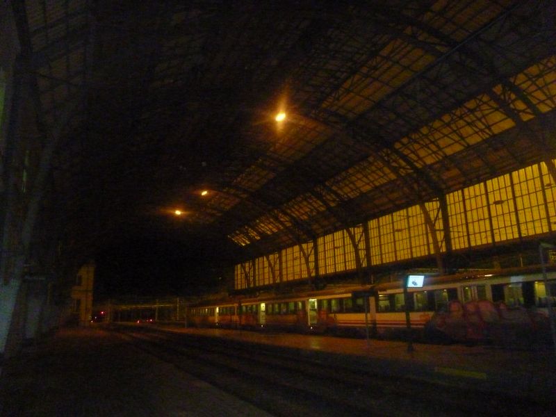 La gare de Porbu, Terminus et d&eacute;serte cette nuit espagnole de mai 2011