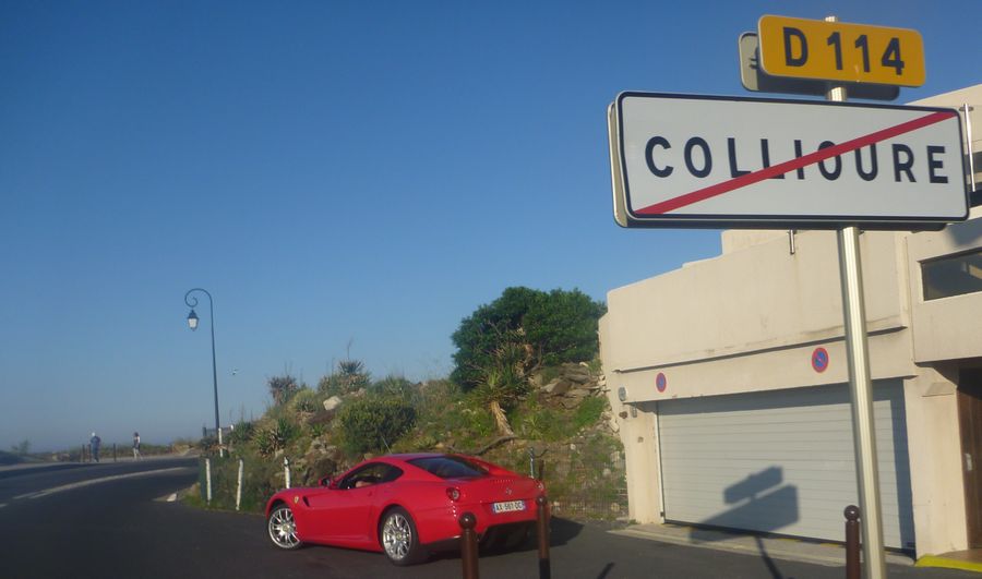 Ma jolie Ferrari , gar&eacute;e &agrave; Collioure en mai 2011
