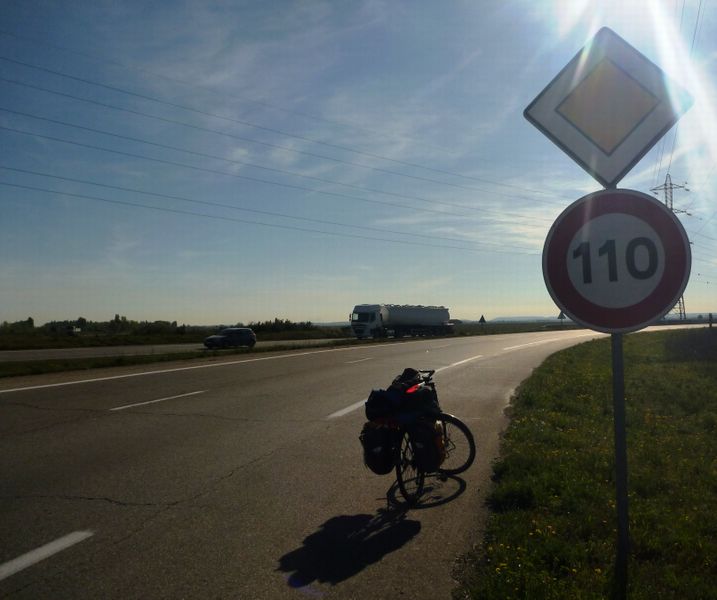 La route Fos Martigues tr&egrave;s dangereuse pour les v&eacute;los, &agrave; &eacute;viter