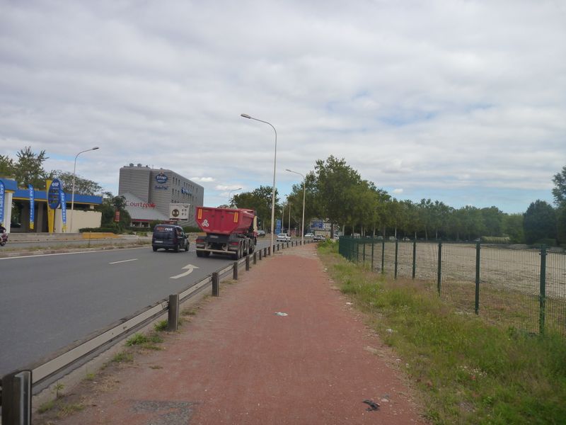 Pseudo bandes cyclables le ng du port edouard herriot en 2011
