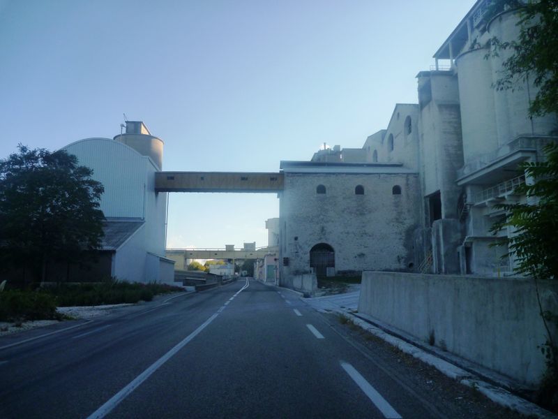La belle cimenterie de Cruas en 2011 vue par le claudio sur la viarh&ocirc;na