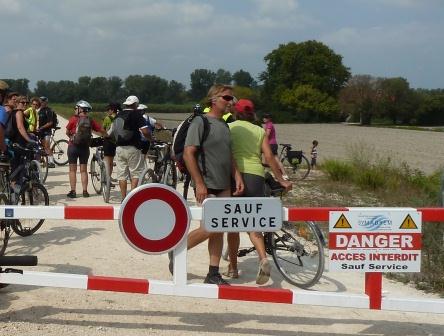 Cyclos à Fourques en 2011 sur la Digue du Rhône