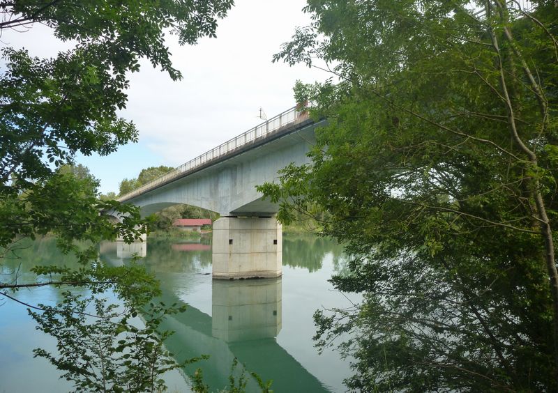 Le pont de joans vu du lit du Rhône en 2011