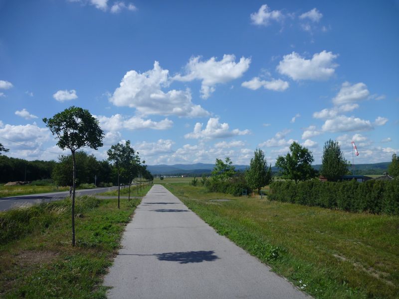 Piste cyclable eurov�lo 6 en Hongrie 2012 : en vue des Carpates