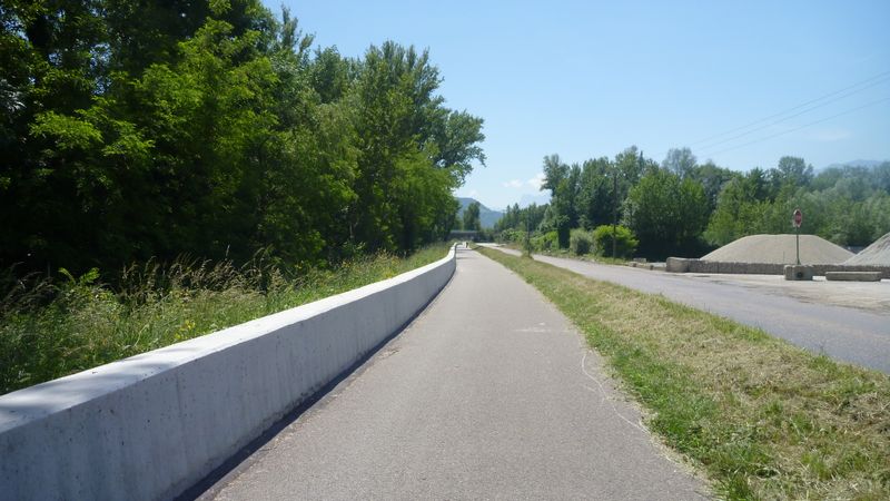 Les digues de l'Isère en Amont de Grenoble et la piste cyclable refaites à neuf en 2015