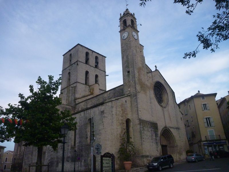 Forcalquier : église ancienne cathédrale de Notre Dame du Bourguet vue en 2014