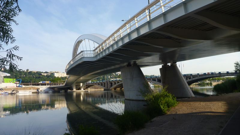 ViaRhôna : Arrivée à Lyon quais du Rhône, sur des gros cailloux !